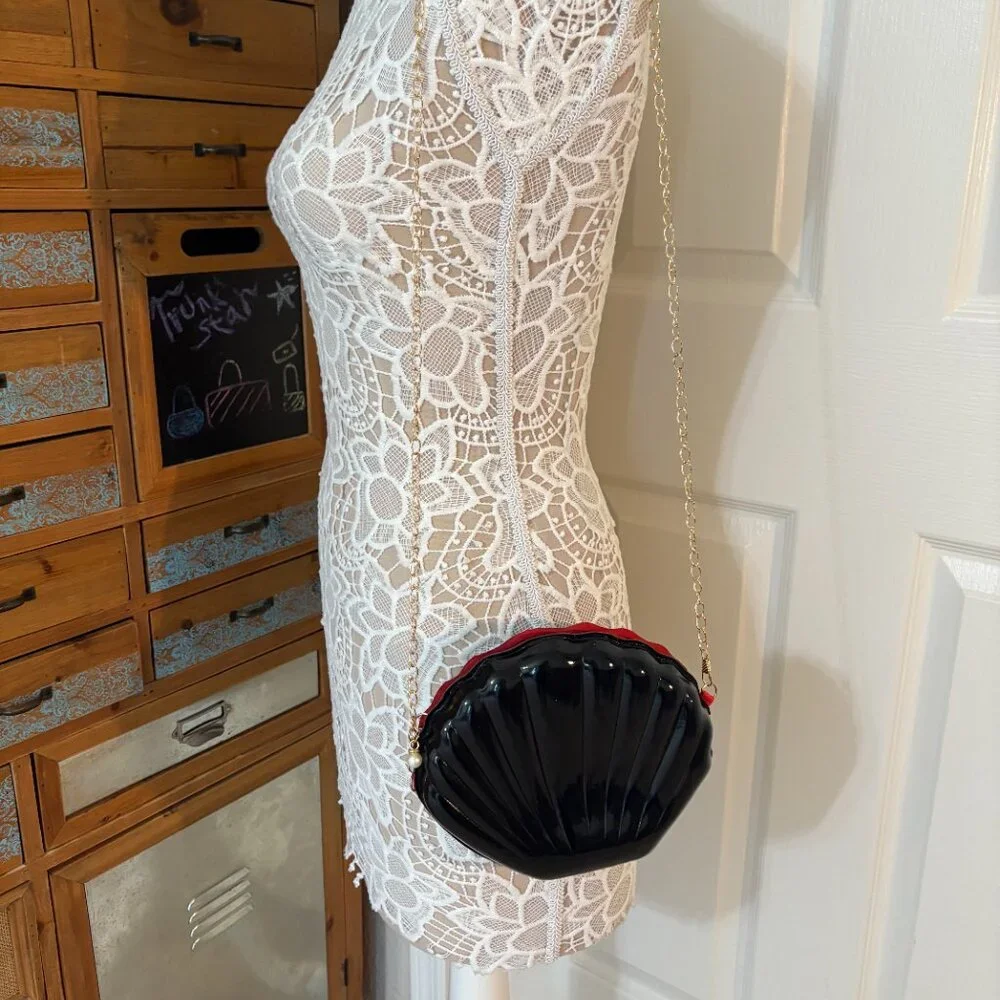 Glam Clam /Sparkle Seashell Crossbody Handbag / Shell Purse- Black/Silver - NWT - Picture 7 of 12